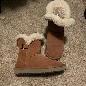 NWOT: Style and co ugg boots
